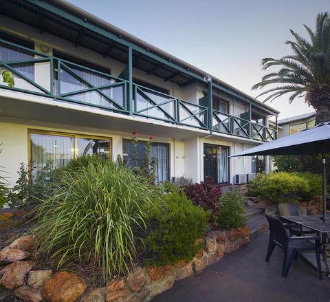 Windsor Lodge - Accommodation Whitsundays 3