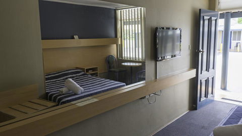 Windsor Motel - Accommodation Whitsundays 1