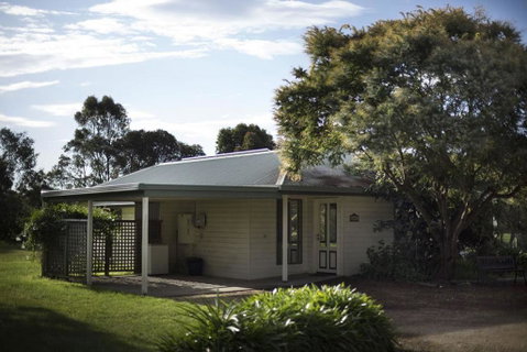 Woongara Cottage - Pet Friendly Country Retreat - Accommodation Whitsundays 1