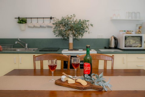 Woongara Cottage - Pet Friendly Country Retreat - Accommodation Whitsundays 2