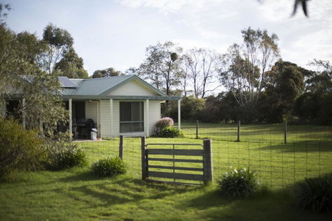 Woongara Cottage - Pet Friendly Country Retreat - Accommodation Whitsundays 0