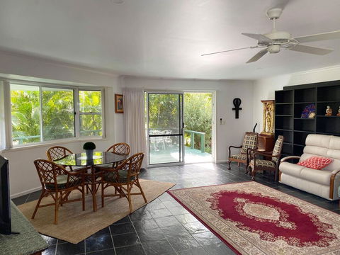 Woorim Secluded Palms Villa - Accommodation Whitsundays 2
