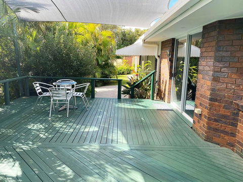 Woorim Secluded Palms Villa - Accommodation Whitsundays 0