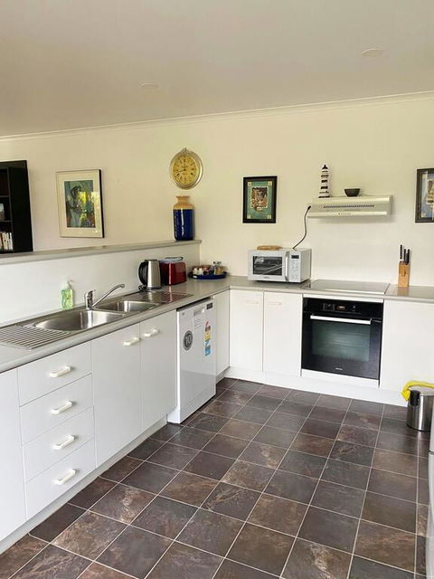 Woorim Secluded Palms Villa - Accommodation Whitsundays 3
