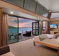 Yacht Club Villa 33 - Serenity - 4 Bedroom 4 Bathroom House Ocean Views 2 Buggies - Accommodation Whitsundays