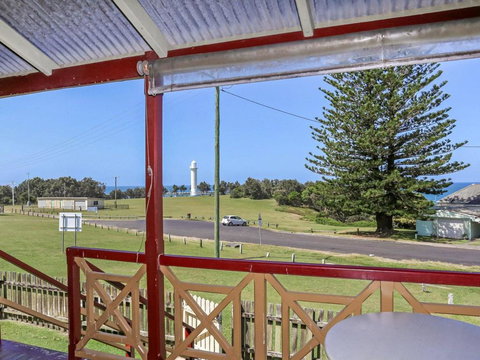 Yamba Pilot Cottage 1 - Pets Welcome - Close To Beach - Accommodation Whitsundays 0