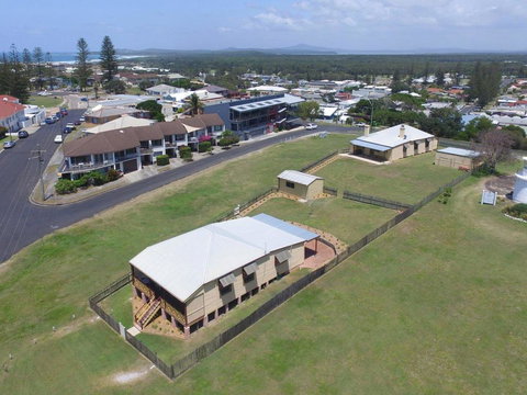 Yamba Pilot Cottage 1 - Pets Welcome - Close To Beach - Accommodation Whitsundays 2