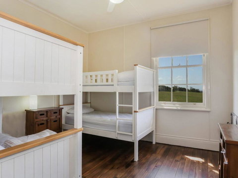 Yamba Pilot Cottage 1 - Pets Welcome - Close To Beach - Accommodation Whitsundays 3