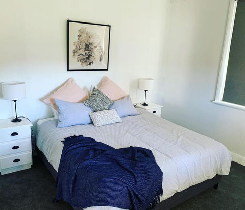 Yellow Door House Adelong - Accommodation Whitsundays 2