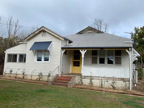 Yellow Door House Adelong - Accommodation Whitsundays 1
