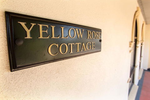 Yellow Rose Cottage - Accommodation Whitsundays 3