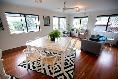 Yeppoon Beachhouse - Accommodation Whitsundays 2