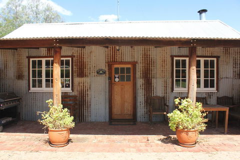 York Cottages And Burnley House - Accommodation Whitsundays 0