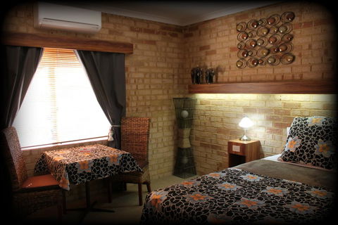 York's Boutique Motel - Accommodation Whitsundays 2