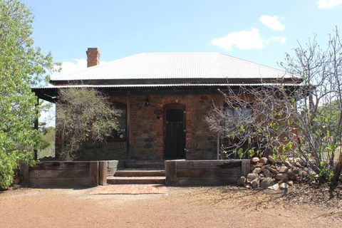 York Cottages And Burnley House - Accommodation Whitsundays 3