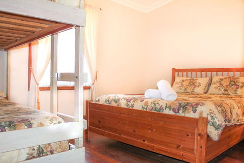 York Cottages And Burnley House - Accommodation Whitsundays 2