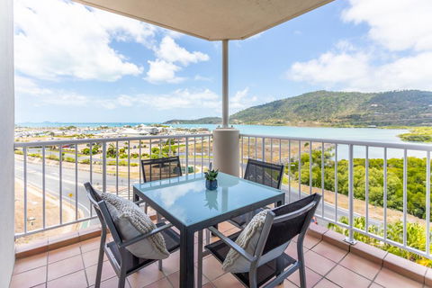 AirliediseNO HillsKitchen5min Walk 2 Ferry TerminalWiFiNetflix - Accommodation Whitsundays 0