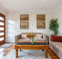 Spacious Bungalow5min walk to station5min to Box HillWiFiParking - Accommodation Whitsundays