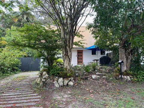 27 Green Valley Drive - Rainbow Beach. Beach Chalet. Pets Welcome - Accommodation Whitsundays 0