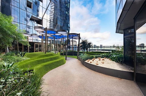 A Lux 2BR Apt Next To Southern Cross City Views - Accommodation Whitsundays 2