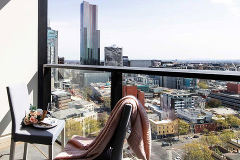 A 2BR Apt Near Melbourne Central Amazing Views - Accommodation Whitsundays 0