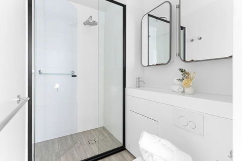 A 2BR Apt Near Melbourne Central & QV Market - Accommodation Whitsundays 2
