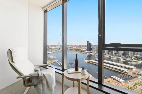 A 2BR Apt With Amazing Harbor Views FREE Parking - Accommodation Whitsundays 0