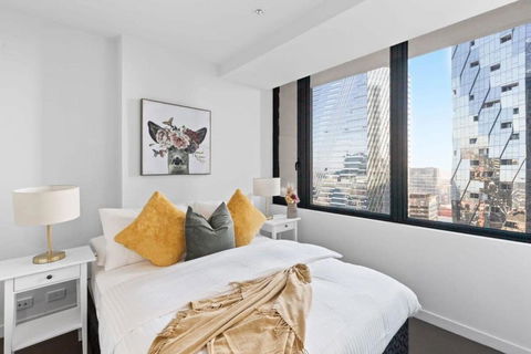 A 2BR Apt With City Views Next To Southern Cross - Accommodation Whitsundays 0