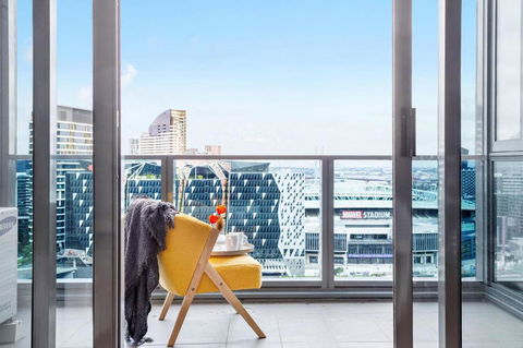 A 2BR Apt With Harbour Views And FREE Parking - Accommodation Whitsundays 0