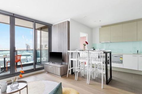 A 2BR Apt With Harbour Views And FREE Parking - Accommodation Whitsundays 3