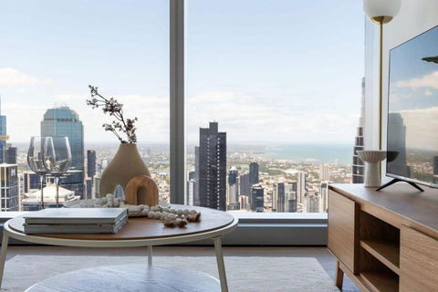 A 2BR Apt With Stunning City Views FREE Parking - Accommodation Whitsundays 0