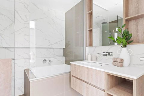 A 2BR Apt With Stunning City Views FREE Parking - Accommodation Whitsundays 4