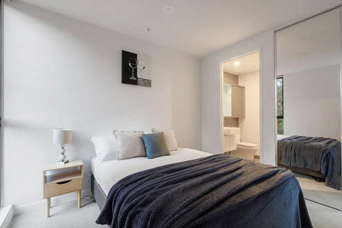 A 3BR Apt Next To Melbourne Zoo FREE Parking - Accommodation Whitsundays 1