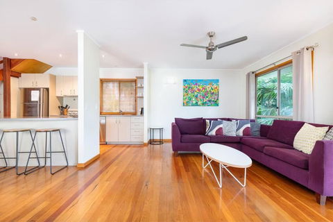 A Beach House - Accommodation Whitsundays 2