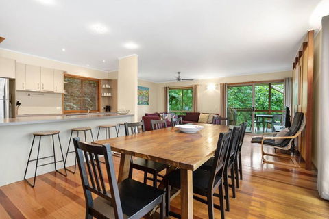 A Beach House - Accommodation Whitsundays 3