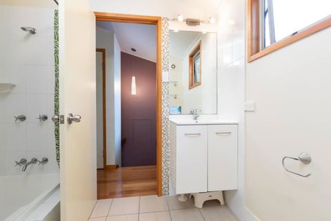 A Beach House - Accommodation Whitsundays 4