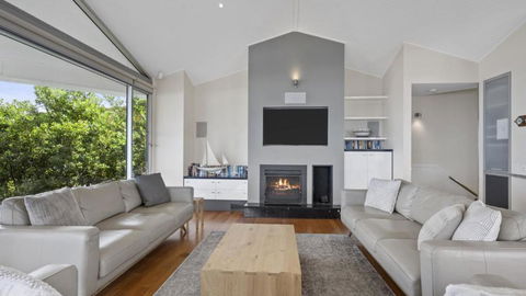 A Beachside Getaway - 8 - Accommodation Whitsundays 1