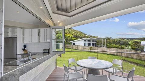 A Beachside Getaway - 8 - Accommodation Whitsundays 4