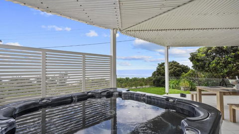 A Beachside Getaway - 8 - Accommodation Whitsundays 2