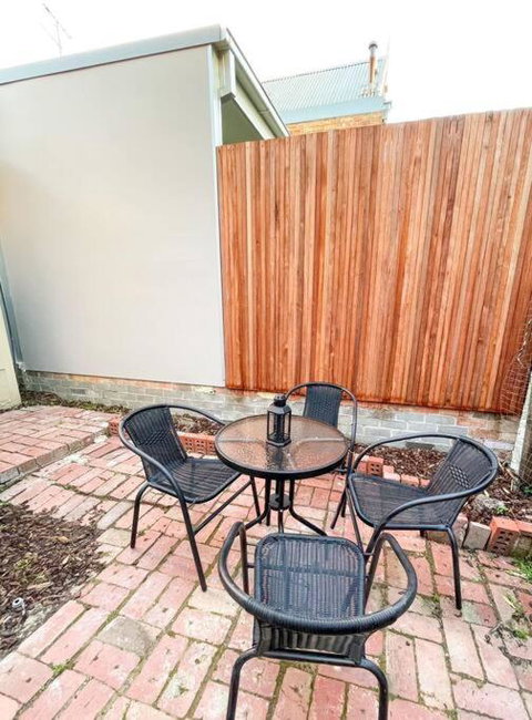 A Beautiful Terrace House With Parking & Courtyard - Accommodation Whitsundays 3