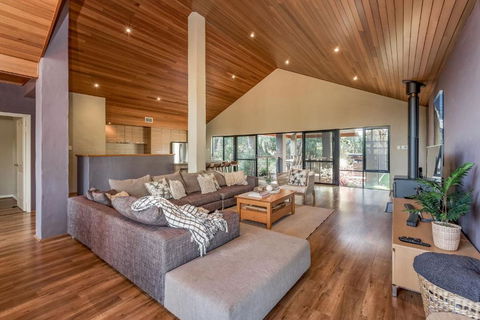 A Bush Utopia - Accommodation Whitsundays 3