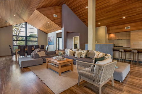 A Bush Utopia - Accommodation Whitsundays 4