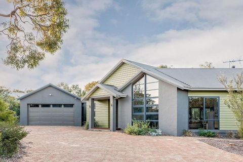 A Bush Utopia - Accommodation Whitsundays 0