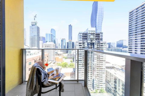 A Chic 2BR Apt City Views Near Southern Cross - Accommodation Whitsundays 0