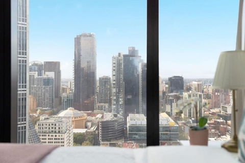 A Chic 2BR Apt Near Melbourne CBD W FREE Parking - Accommodation Whitsundays 1