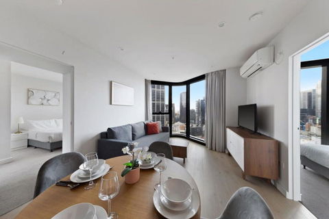 A Chic 2BR Apt Near Melbourne CBD W FREE Parking - Accommodation Whitsundays 4