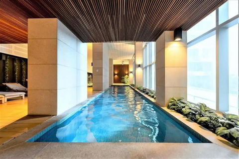 A Chic 2BR Apt Near Southern Cross City Views - Accommodation Whitsundays 2