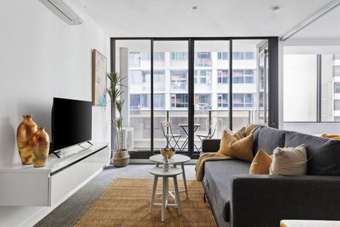 A Chic 2BR Apt Near Southern Cross, With Secure Parking - Accommodation Whitsundays 0
