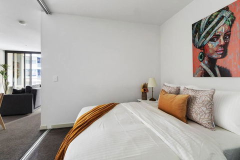 A Chic 2BR Apt Near Southern Cross, With Secure Parking - Accommodation Whitsundays 2