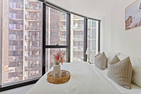 A Chic 2BR Apt Right Next To Melbourne Central - Accommodation Whitsundays 0